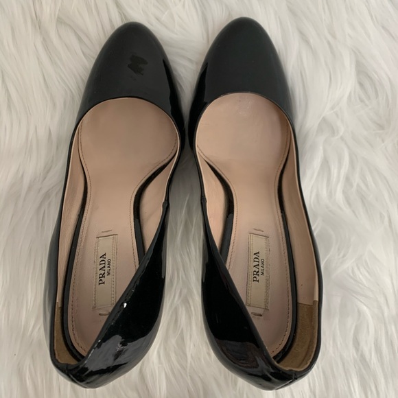 Prada Black Patent Pumps 6 - Picture 4 of 11